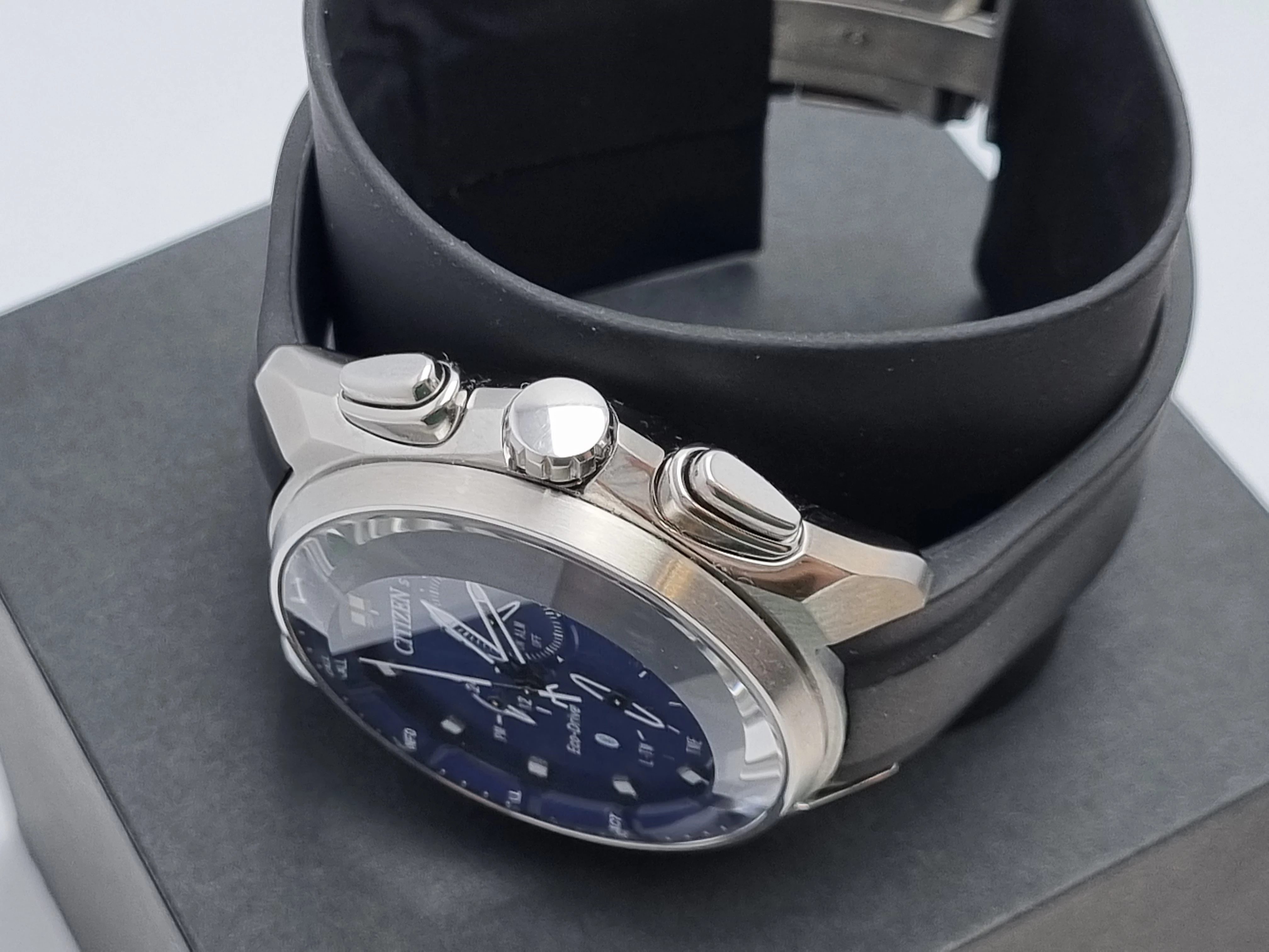 citizen-bluetooth-eco-drive-bz1020-14l-komplet-gw-ksztalt-koperty-okragla