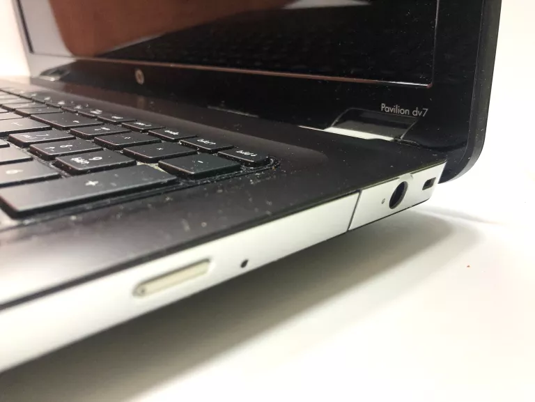 HP PAVILION DV7-3015EW 17,3" AMD