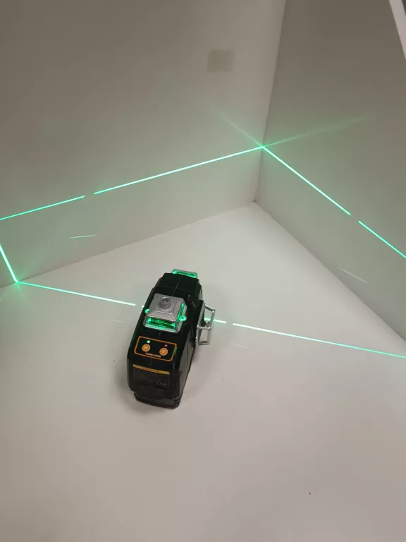 laser-krzyzowy-deko-dkll12pb1-maksymalny-zasieg-pracy-30