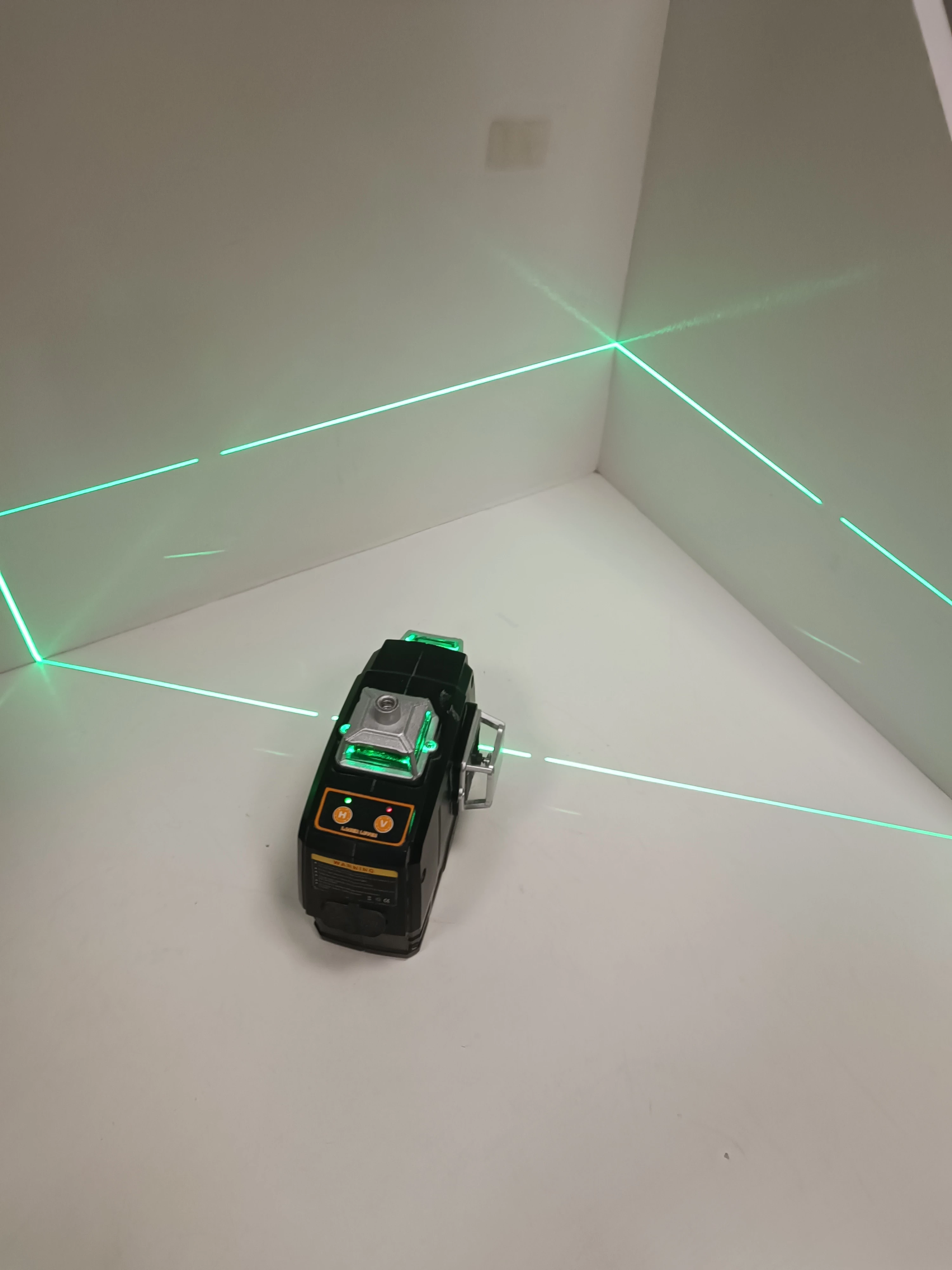 laser-krzyzowy-deko-dkll12pb1-maksymalny-zasieg-pracy-30