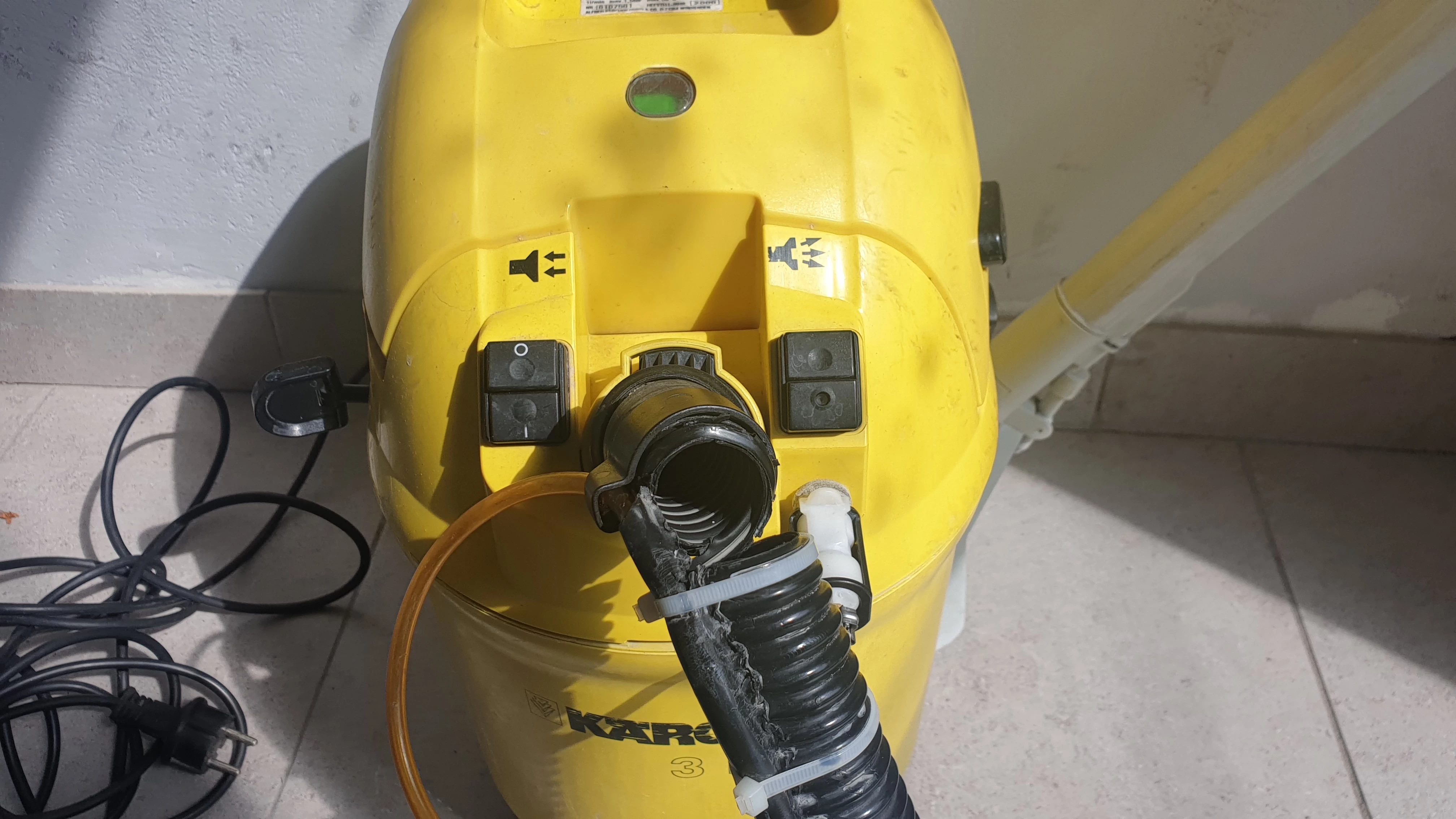 odkurzacz-pioracy-karcher-3001-przerwany-waz-stan-uzywany