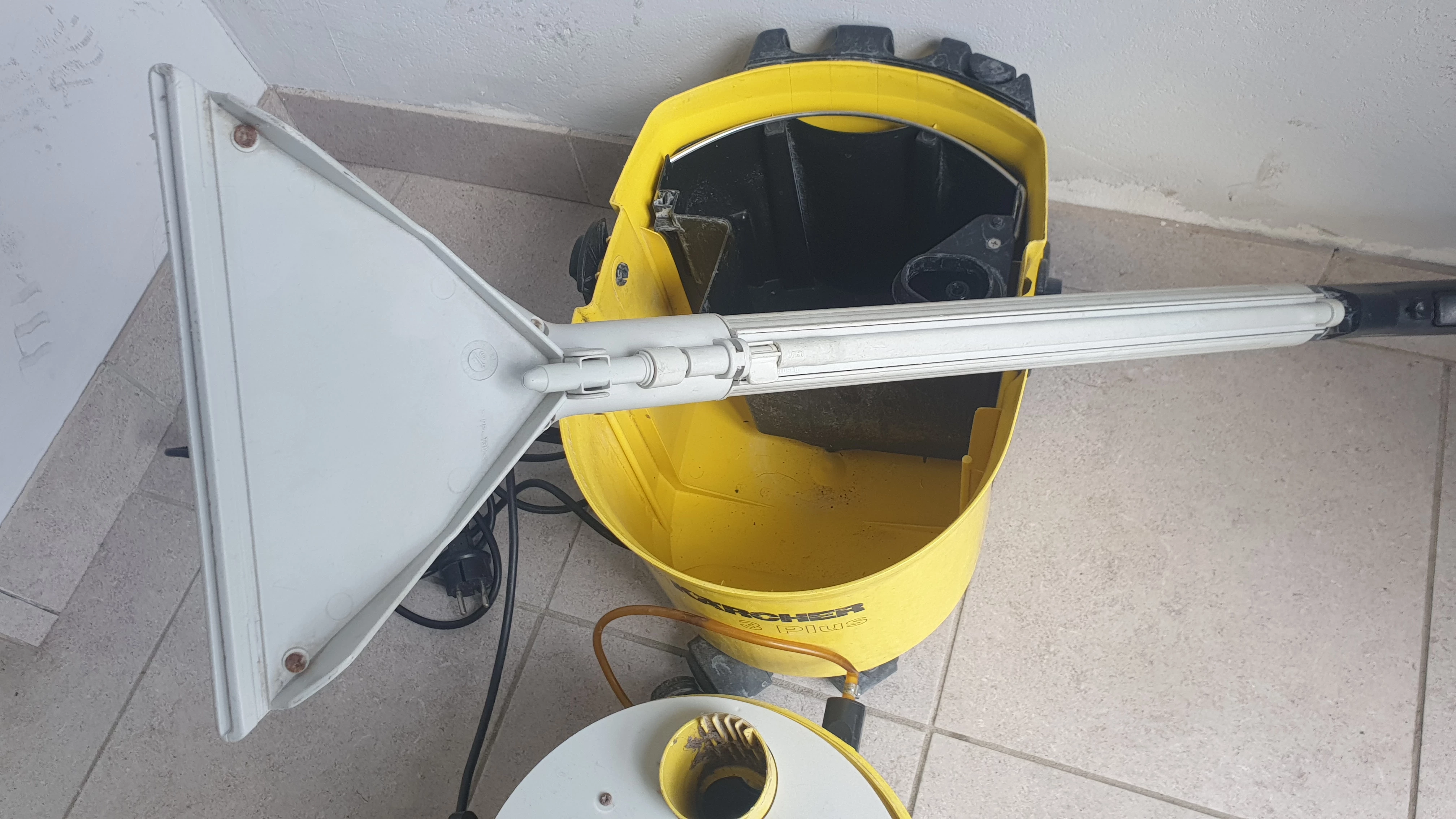 odkurzacz-pioracy-karcher-3001-przerwany-waz-kod-producenta-1628-4430