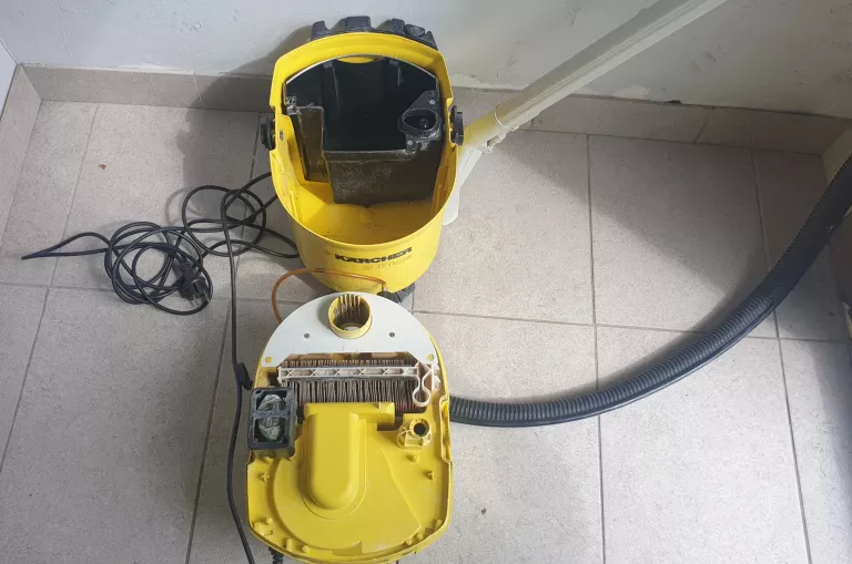 odkurzacz-pioracy-karcher-3001-przerwany-waz-pojemnosc-zbiornika-17