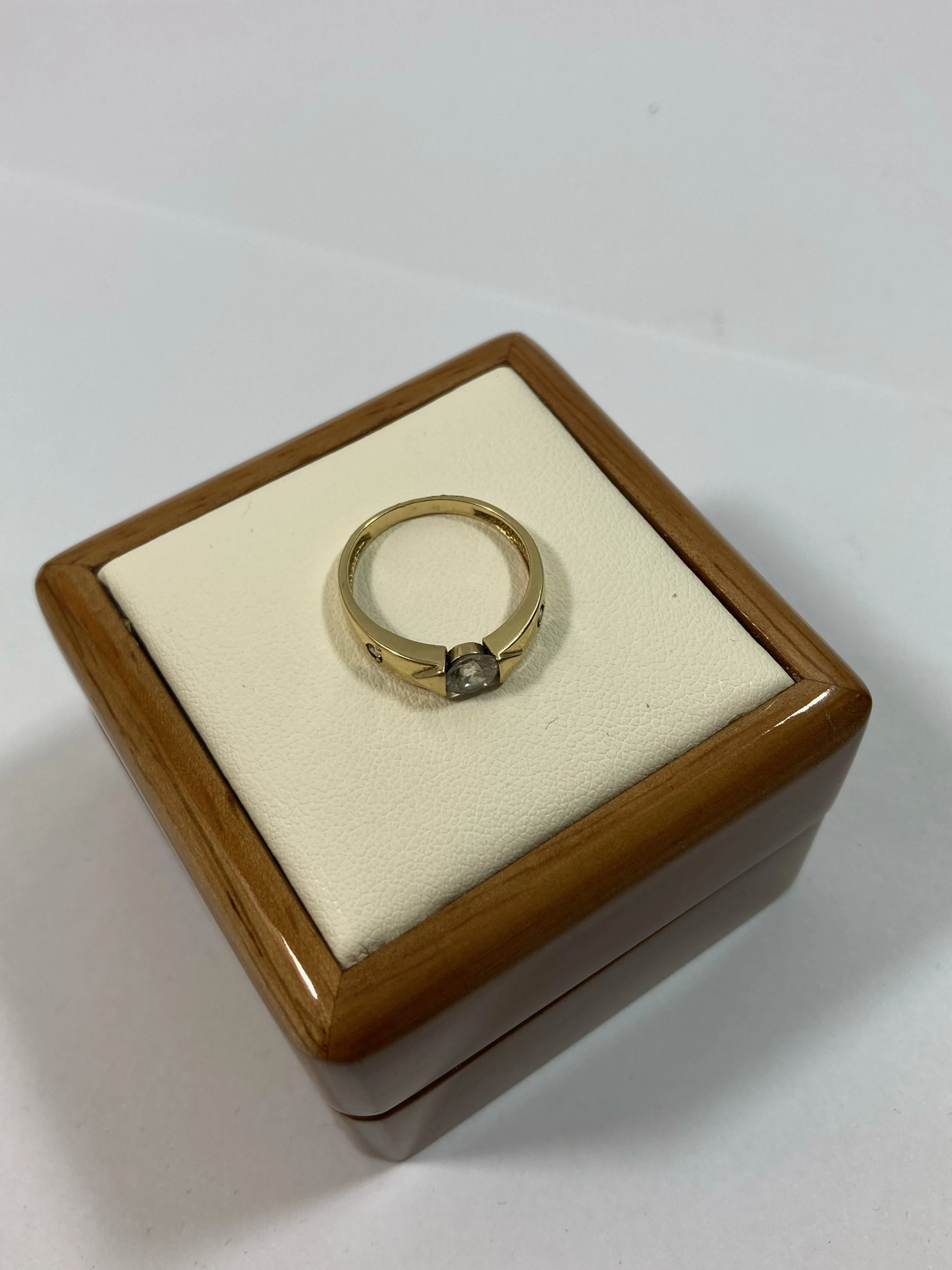 zloty-pierscionek-z-cyrkonia-585-179g-r10-stan-11323-2