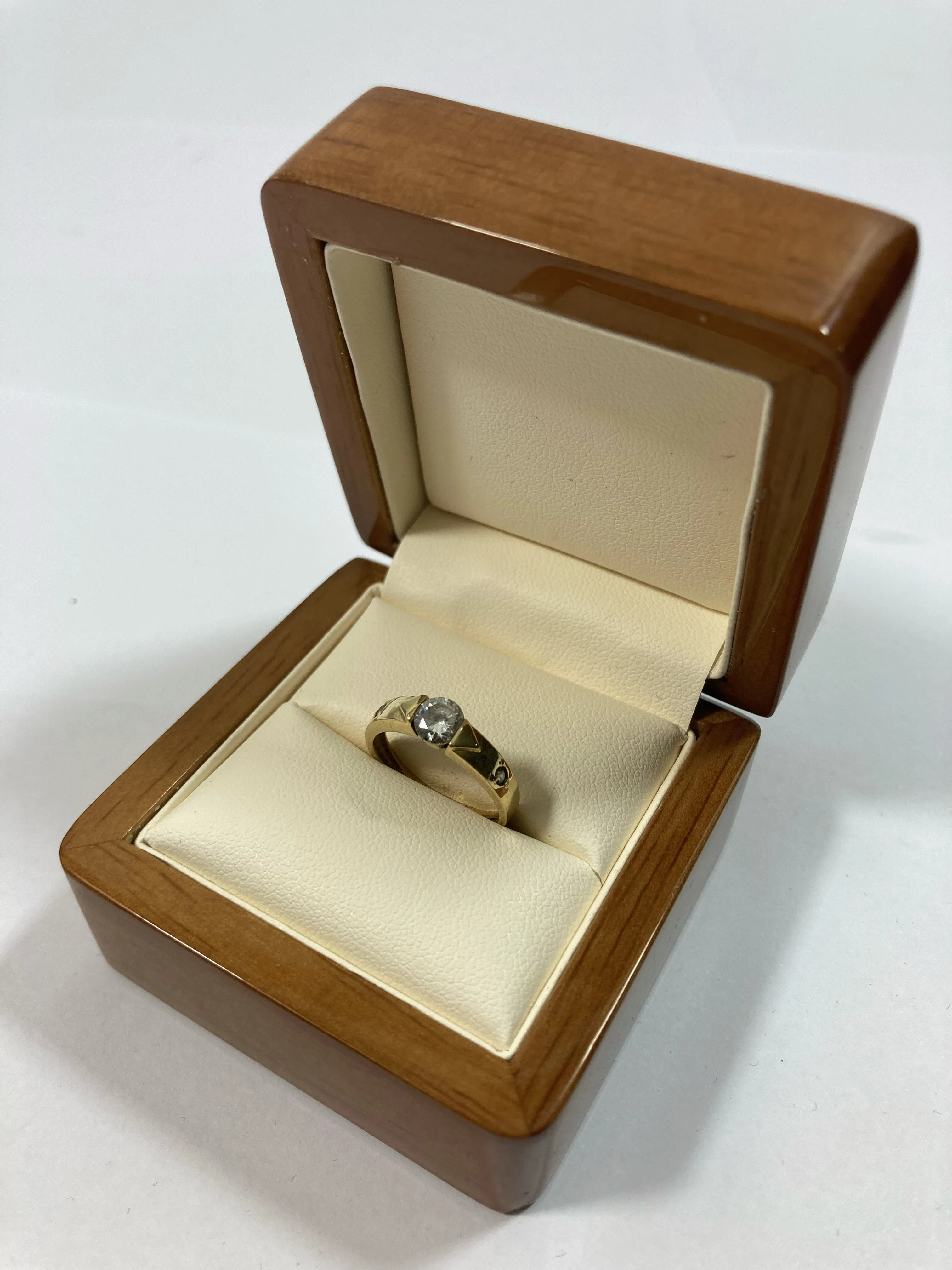 zloty-pierscionek-z-cyrkonia-585-179g-r10-rodzaj-2205-16