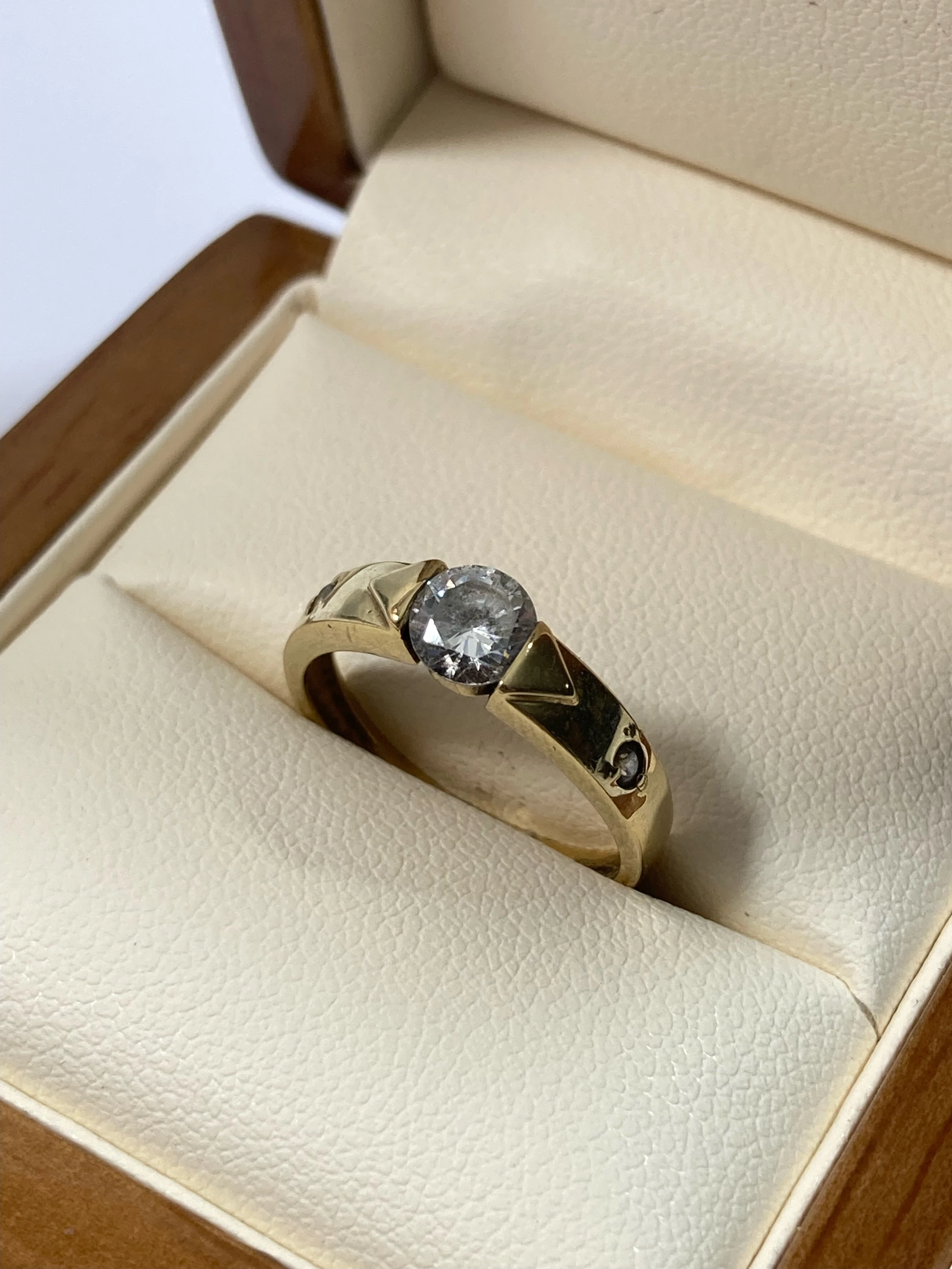 zloty-pierscionek-z-cyrkonia-585-179g-r10-material-15835-2