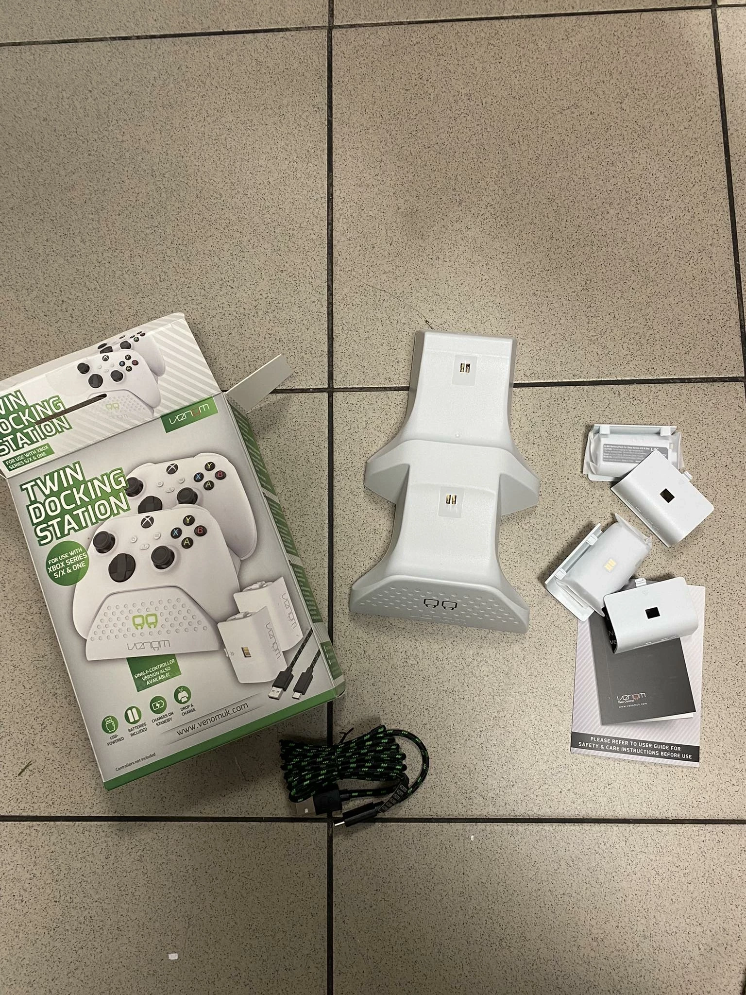 xbox-series-xs-twin-docking-station-jak-nowy-ean-gtin-5031300055709