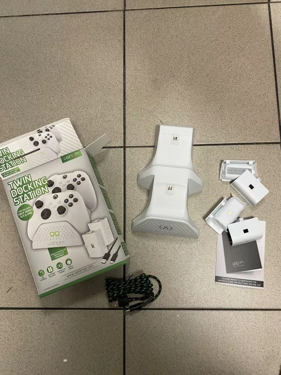 xbox-series-xs-twin-docking-station-jak-nowy-ean-gtin-5031300055709