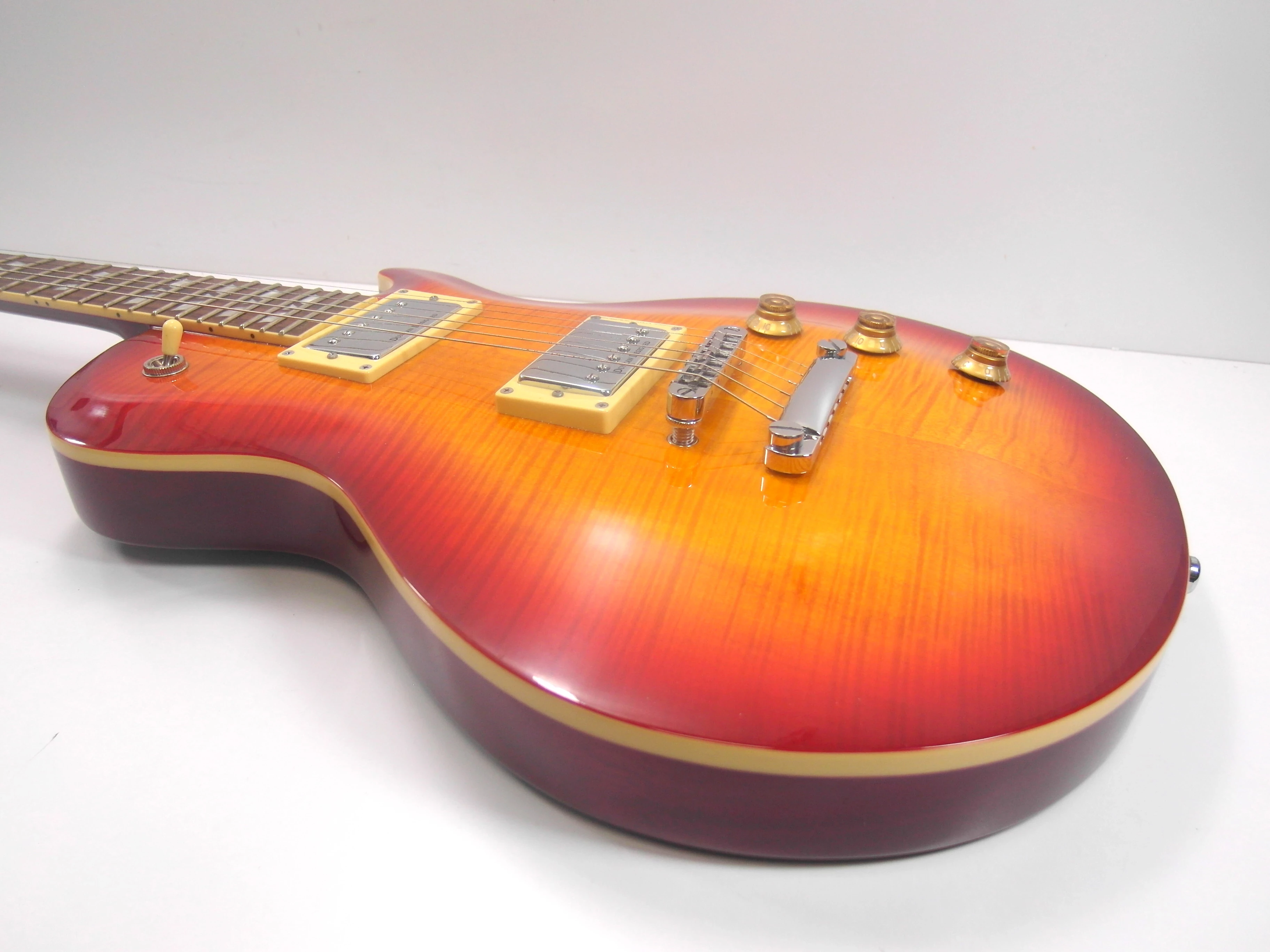 gitara-elektryczna-hamer-xt-series-pokrowiec-bielnikowa-4-dzialdowo