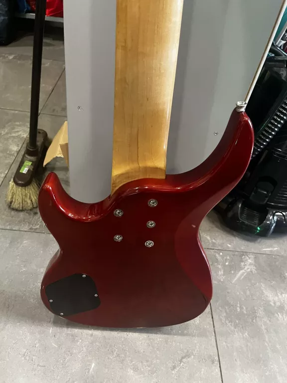 GITARA BASOWA ELEKTRYCZNA 6 STRUNOWA / W ETUI