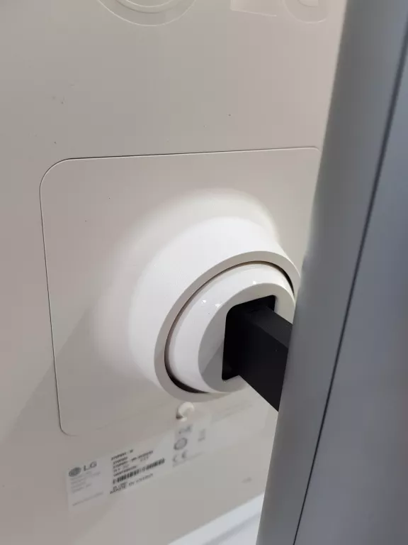 monitor-lg-27-cali-27up650-w-uhd-4k-ips-typ-matrycy-ips-pls