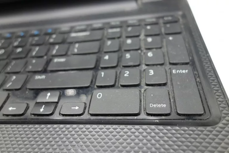 LAPTOP DELL INSPIRON 3537 @NACZĘSCI@