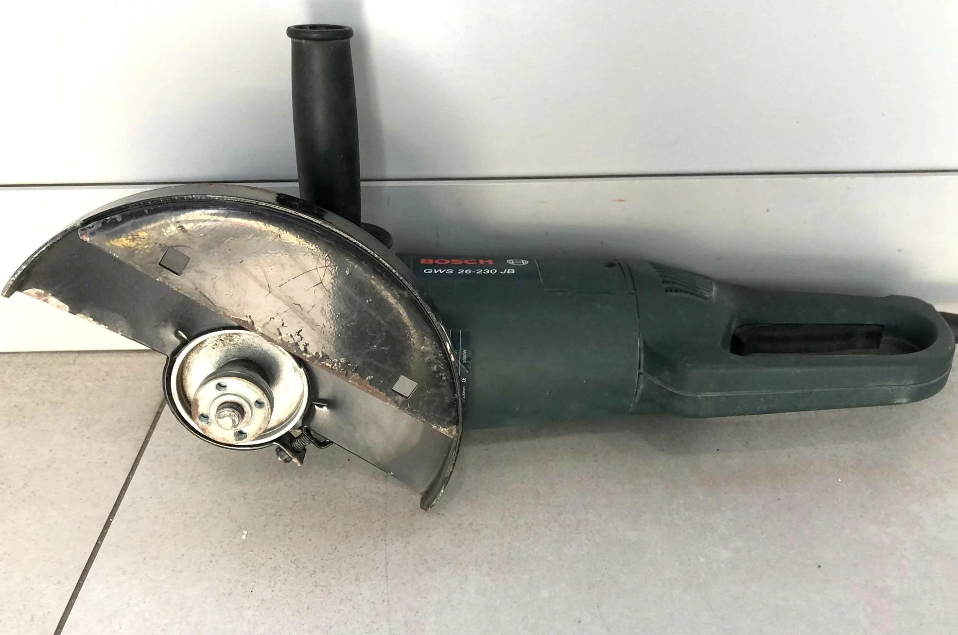 szlifierka-katowa-bosch-gws-26-230-jb-do-betonu-rodzaj-zasilania-sieciowe