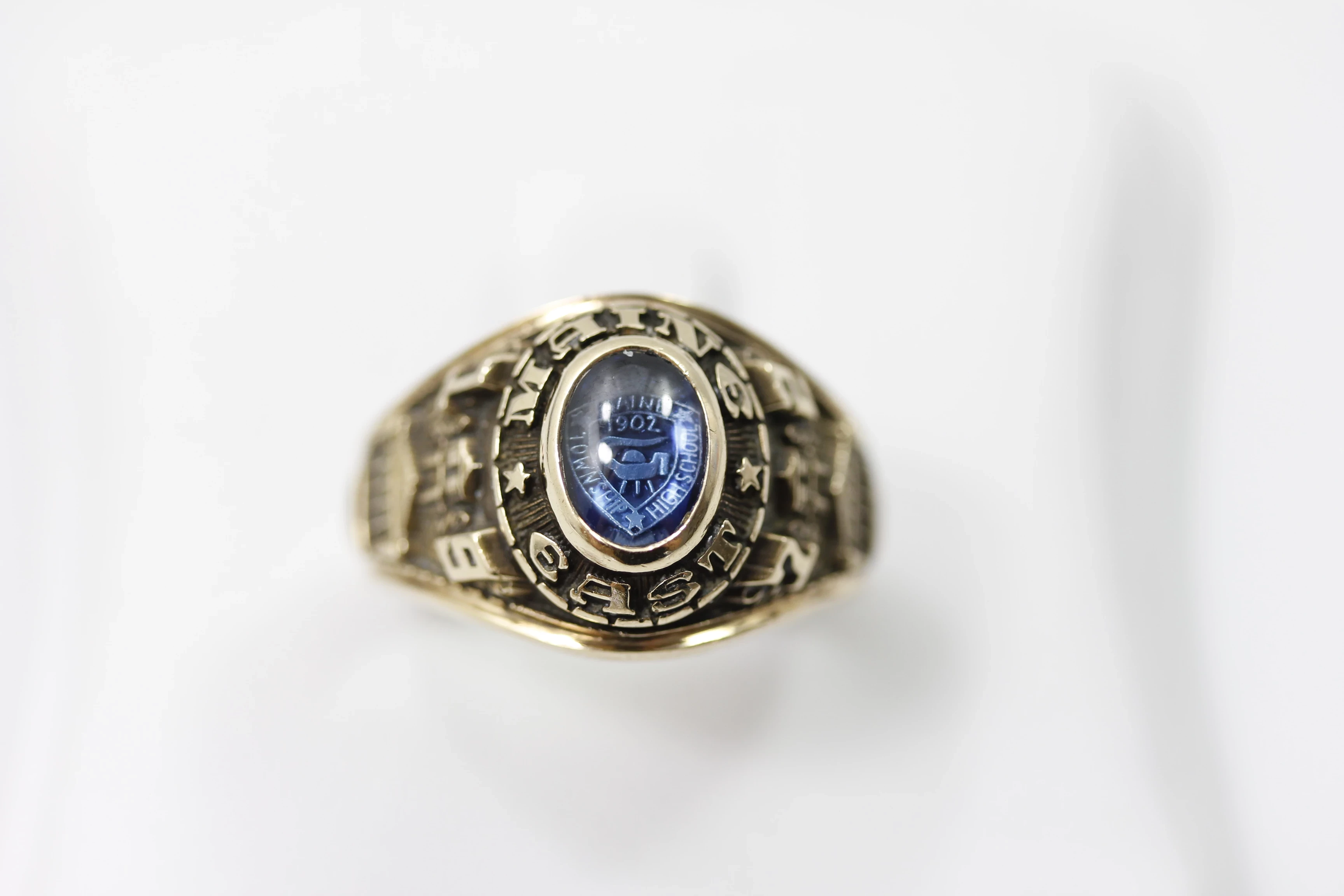 zloty-pierscien-uniwersytetu-stanowego-johna-robertsa-375-689g-r16-komisji-edukacji-narodowej-96u14-warszawa