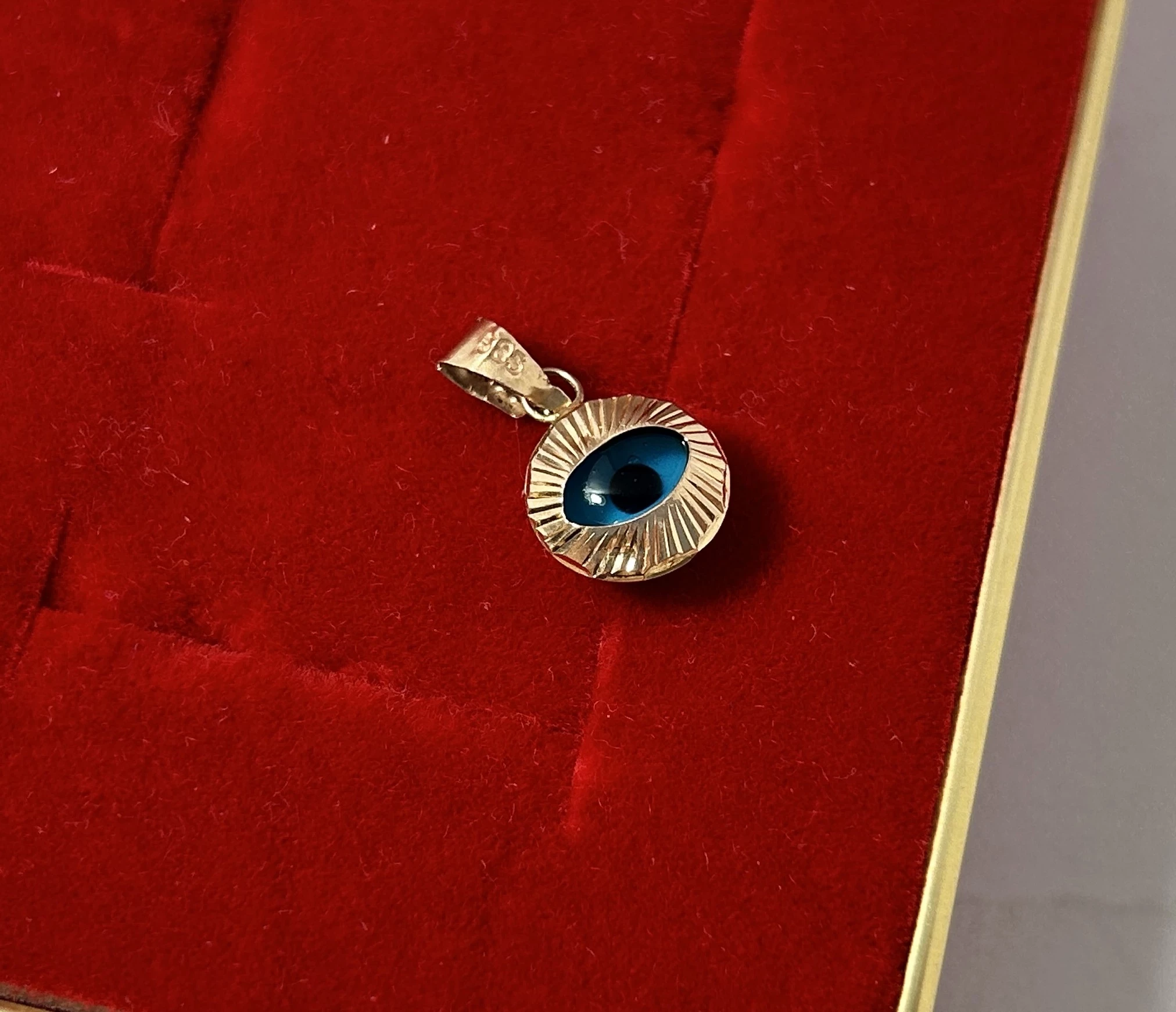 delikatna-zlota-zawieszka-oko-proroka-585-stan-uzywany