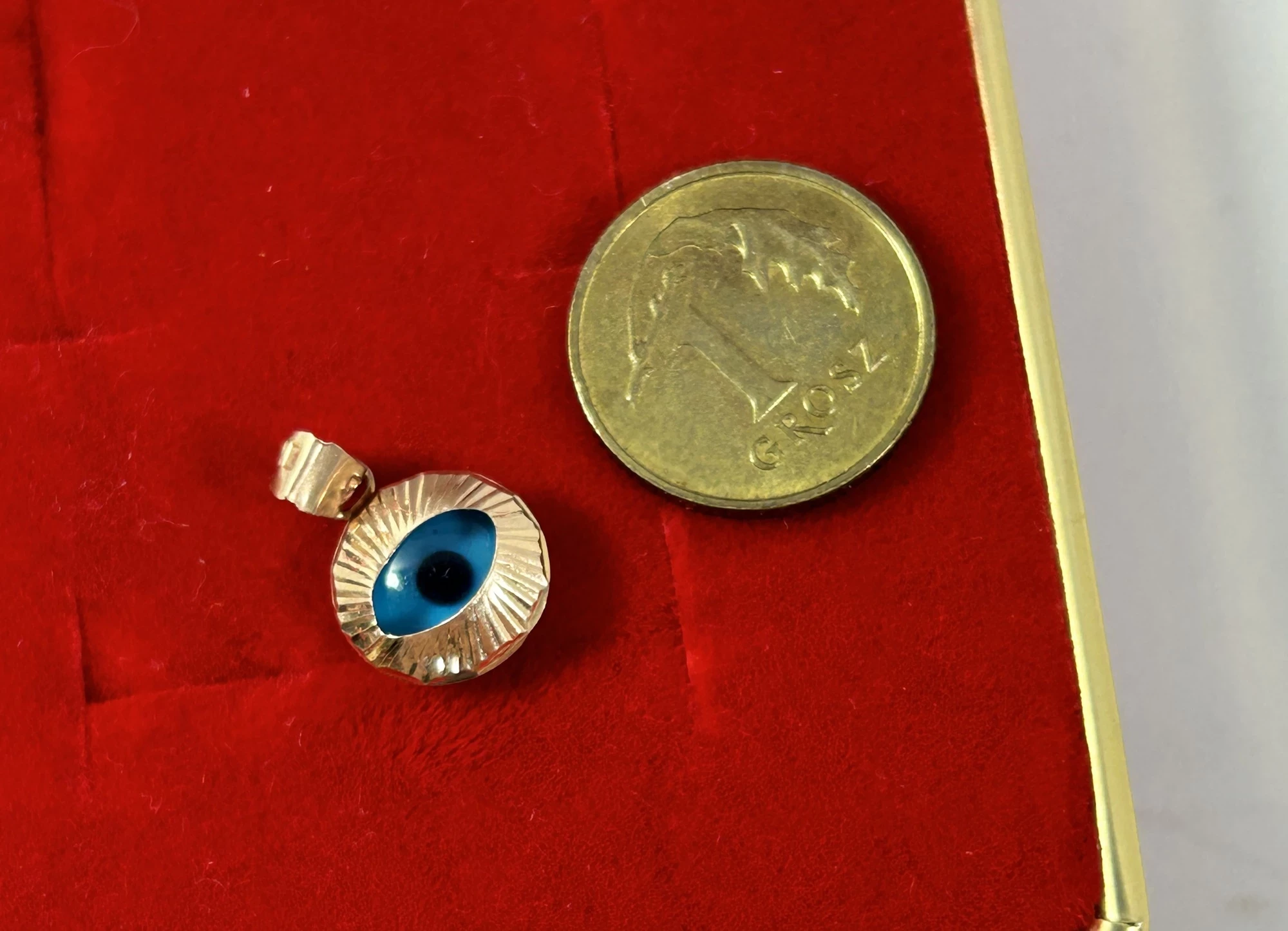 delikatna-zlota-zawieszka-oko-proroka-585-rodzaj-wyrob-jubilerski