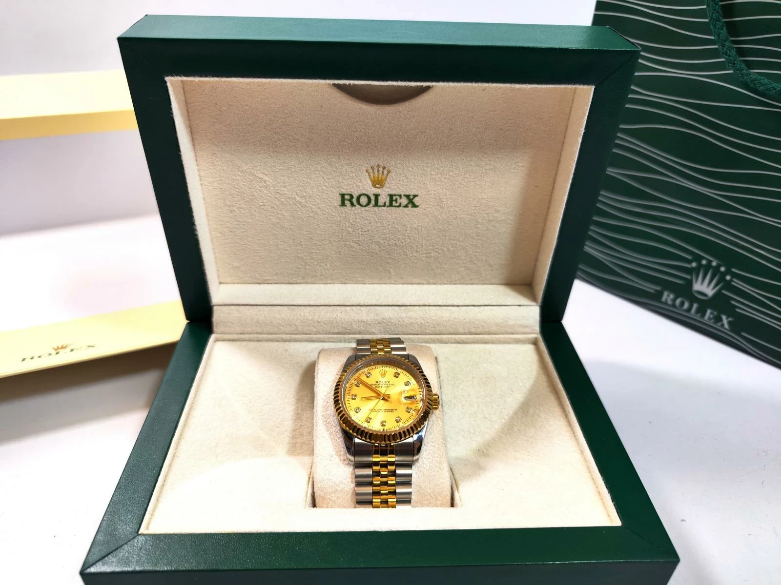 zegarek-rolex-oyster-perpetual-datejust-ksztalt-koperty-okragla