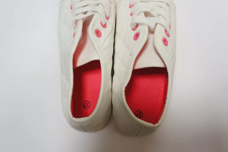 pikowane-trampki-paris-collection-rozm37-stan-bdb-wysokosc-niskie