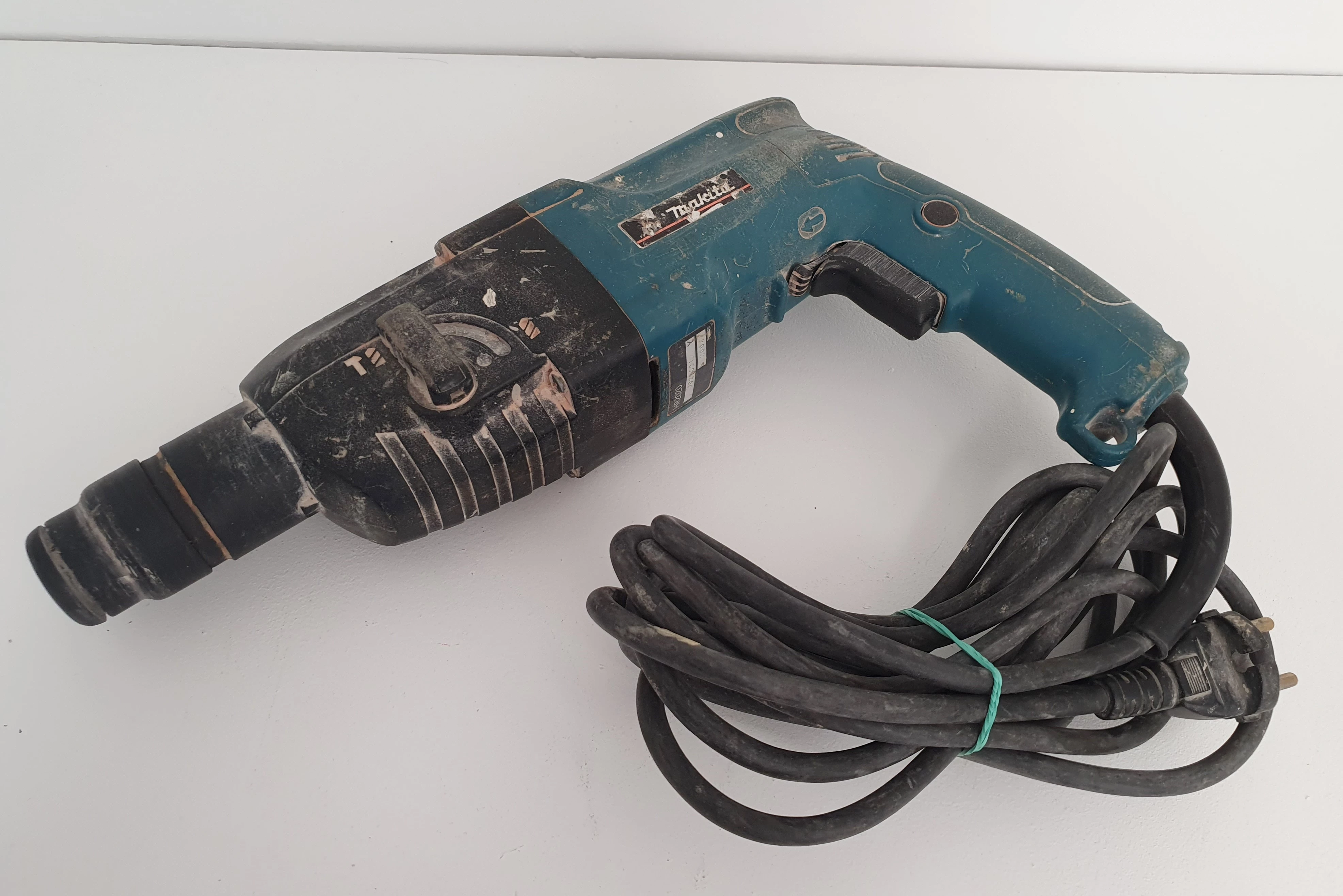 mlotowiertarka-makita-hr2020-opis-funkcyjnosc-2-funkcyjny-wiercenie-z-i-bez-udaru