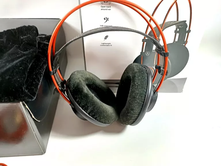 SŁUCHAWKI WOKÓŁUSZNE PRZEWODOWE AKG K712 PRO