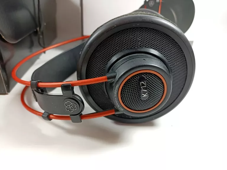 SŁUCHAWKI WOKÓŁUSZNE PRZEWODOWE AKG K712 PRO