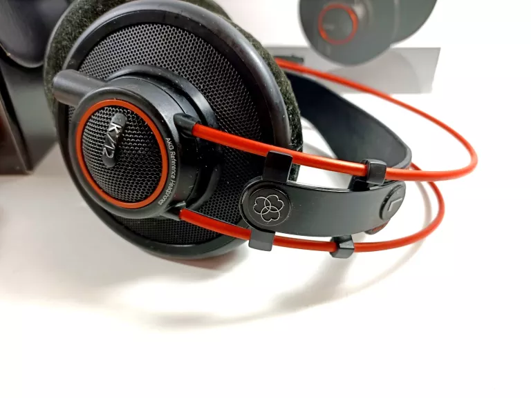 SŁUCHAWKI WOKÓŁUSZNE PRZEWODOWE AKG K712 PRO