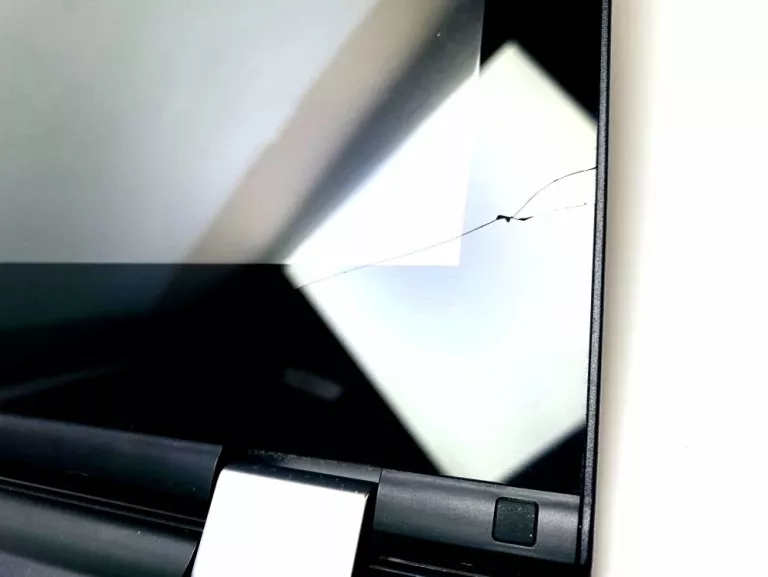 laptop-lenovo-z546-pekniete-szklo-ekranu-lad-seria-procesora-intel-celeron-n