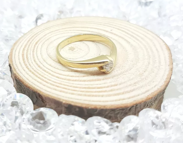 delikatny-pierscionek-z-brylantem-pr585-204g-r10-stan-11323-238058