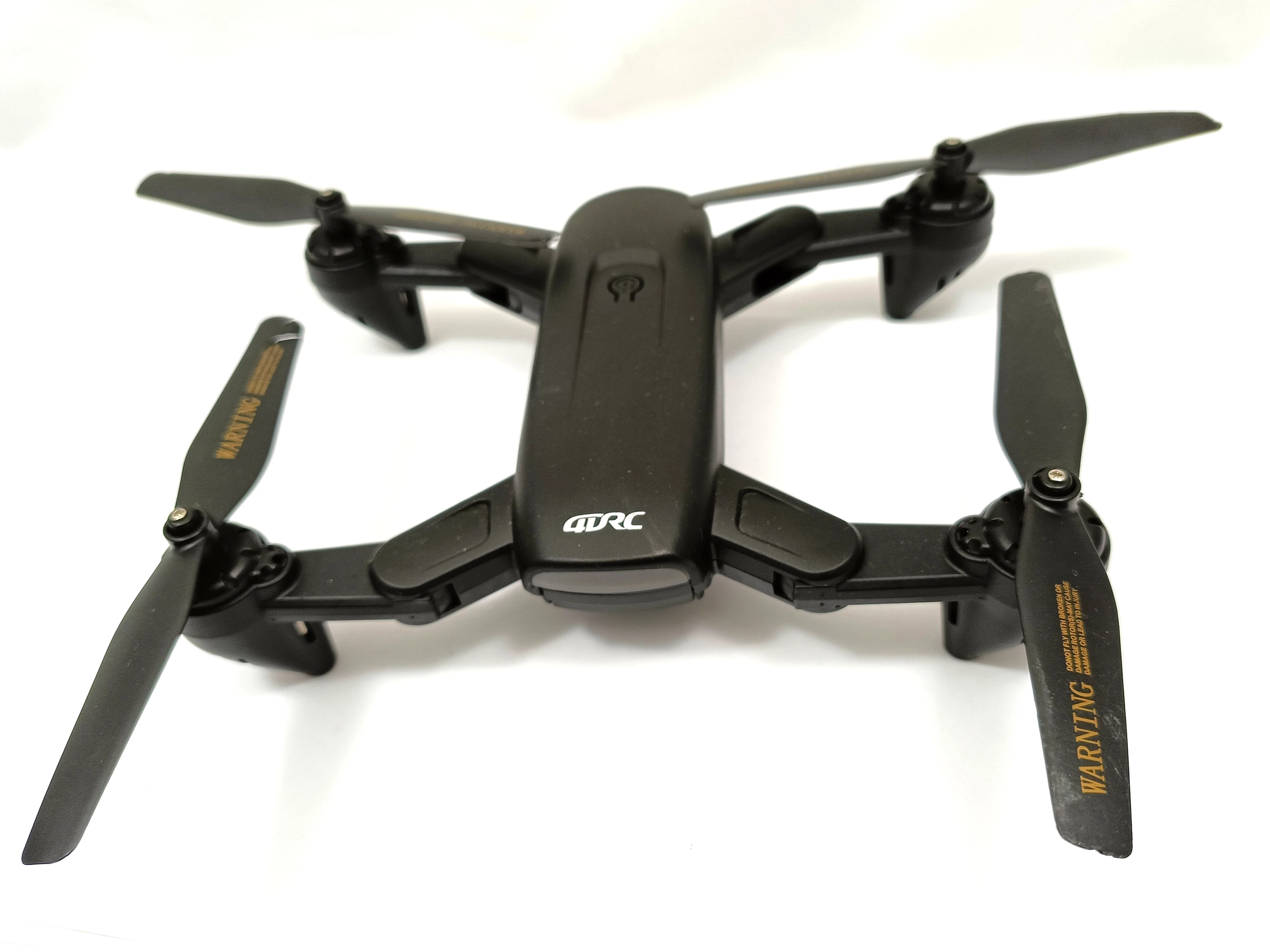 dron-czarny-4drc-f6-akcesoria-rozdzielczosc-nagrywanych-filmow-4k