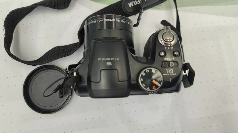 APARAT FUJIFILM FINEPIX S2995 CZARNY 14MPX