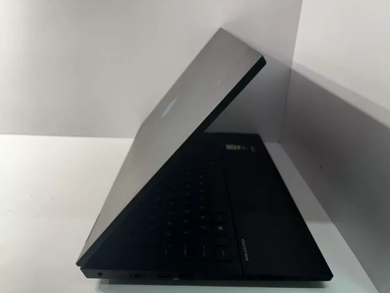 LAPTOP HP OMEN 15-EK0026NW