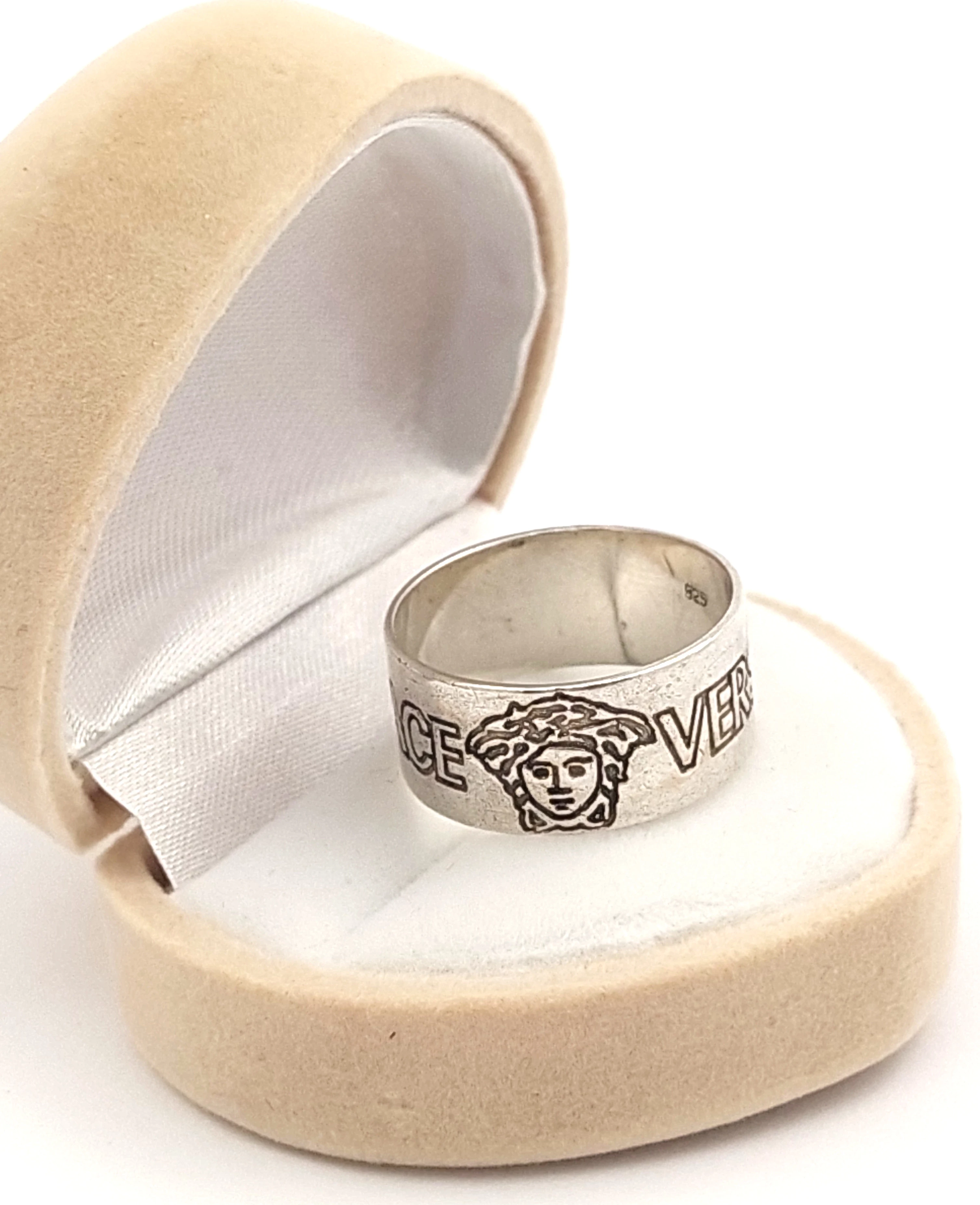 srebrny-pierscionek-obraczka-versace-377g-r18-stan-uzywany