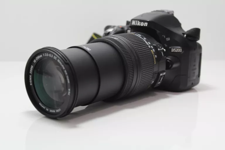 APARAT NIKON D5200 + MACRO SIGMA DC 18-250