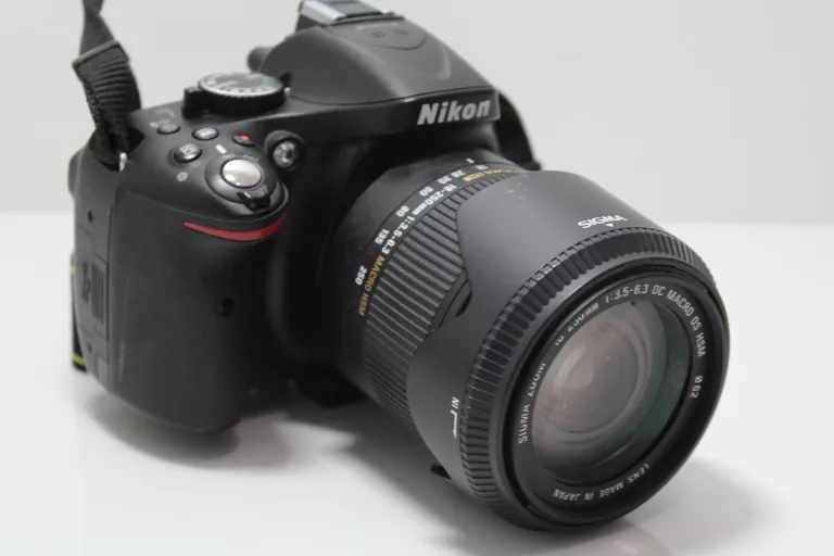 APARAT NIKON D5200 + MACRO SIGMA DC 18-250