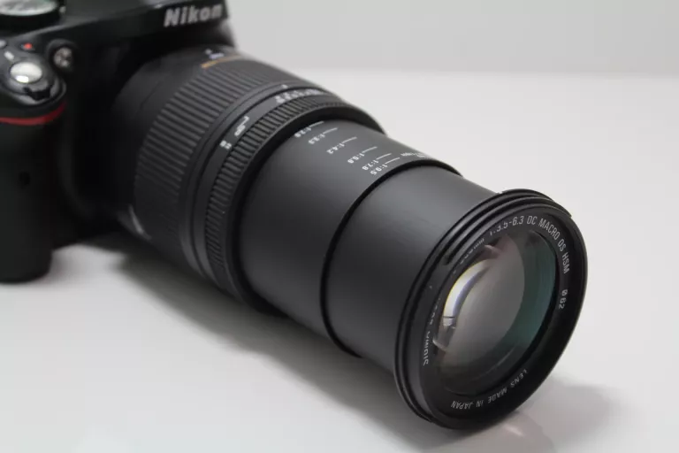 APARAT NIKON D5200 + MACRO SIGMA DC 18-250