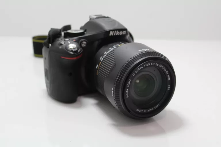 APARAT NIKON D5200 + MACRO SIGMA DC 18-250
