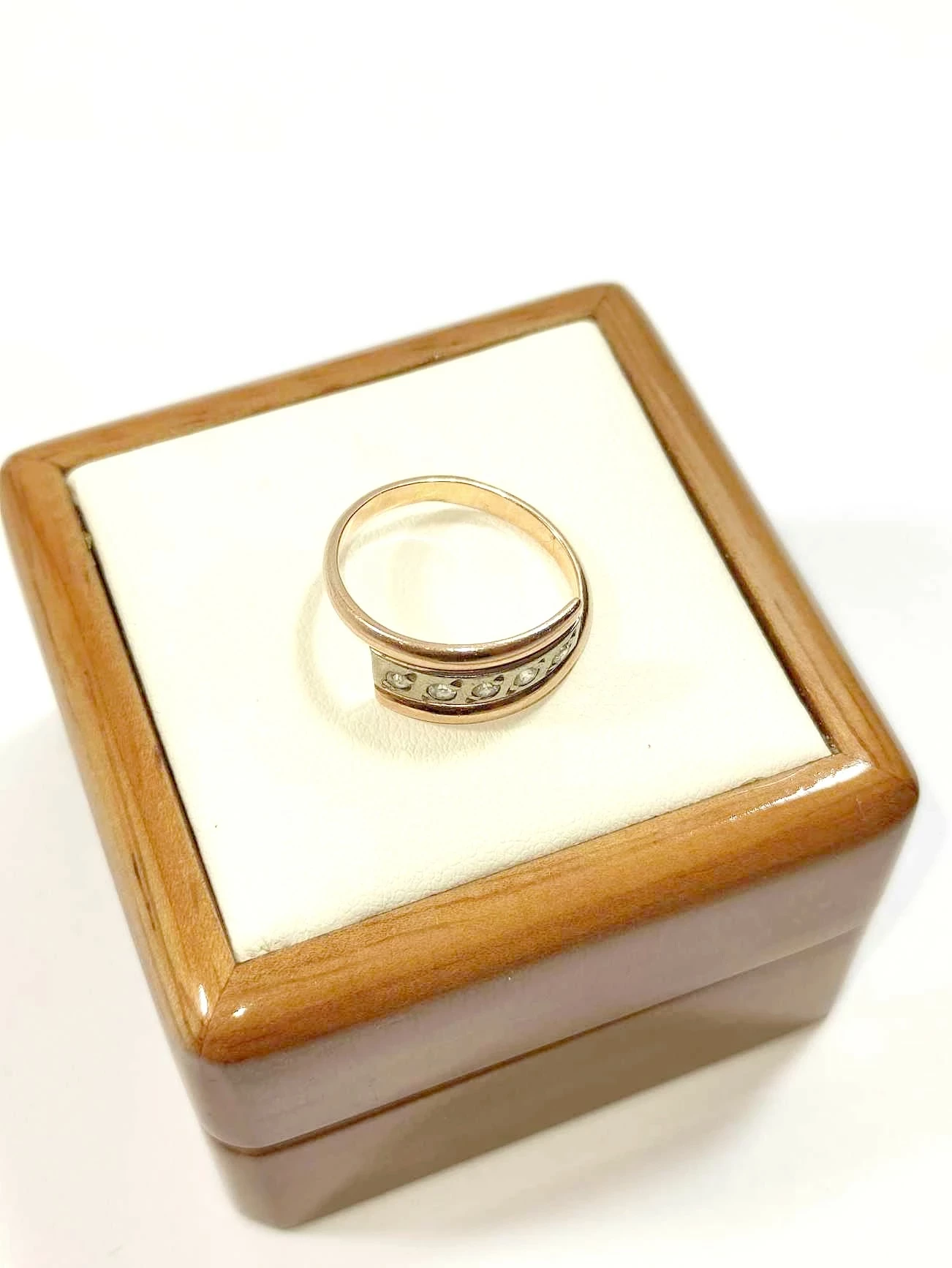 zloty-pierscionek-z-5-kamieniami-585-299g-r16-material-15835-2