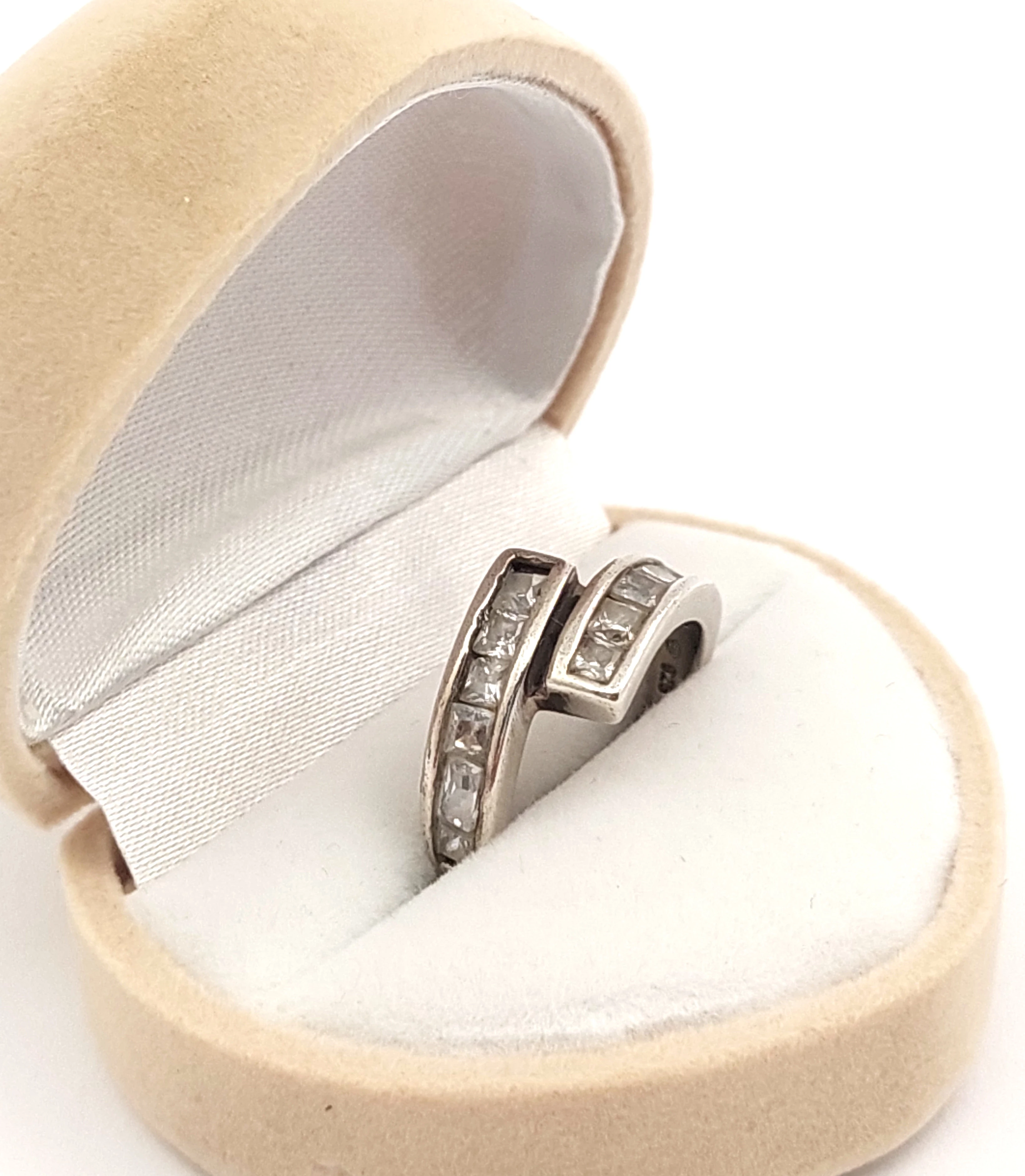 srebrny-pierscionek-z-cyrkoniami-396g-r12-rodzaj-2205-2