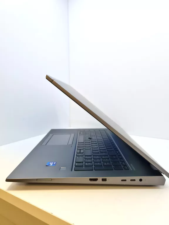 LAPTOP HP ZBOOK FURY 17 SSD 32/1T INTEL CORE I7