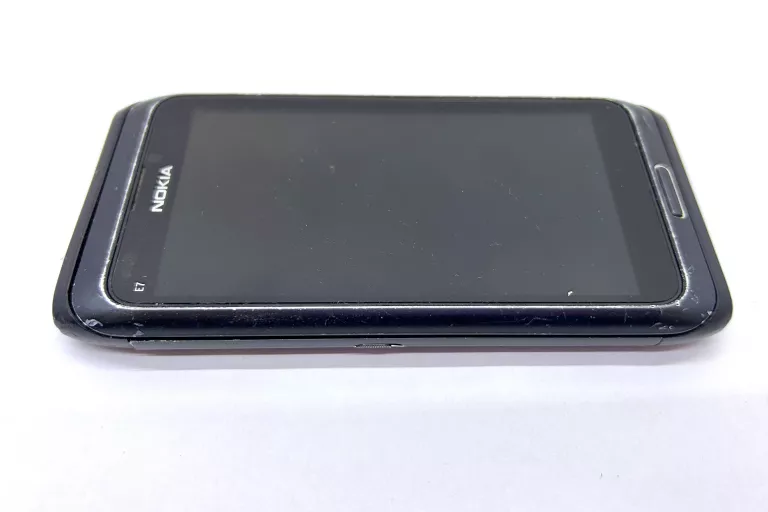 TELEFON NOKIA E7 OPIS