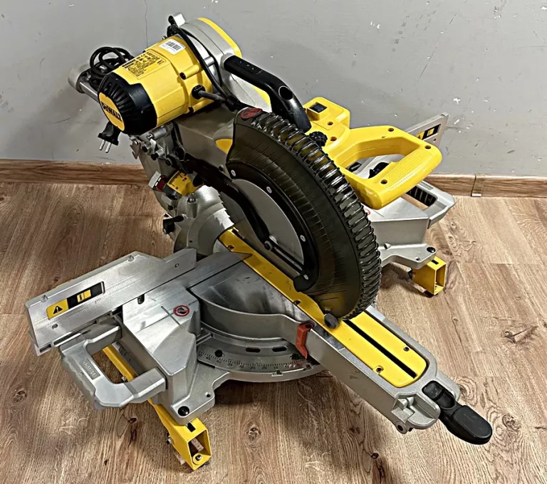 PIŁA UKOSOWA DEWALT DWS780 + STÓŁ!
