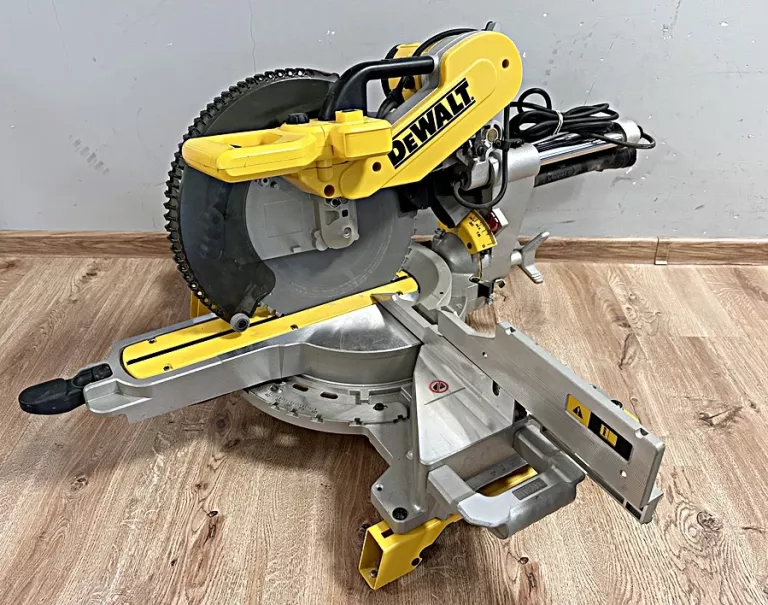 PIŁA UKOSOWA DEWALT DWS780 + STÓŁ!