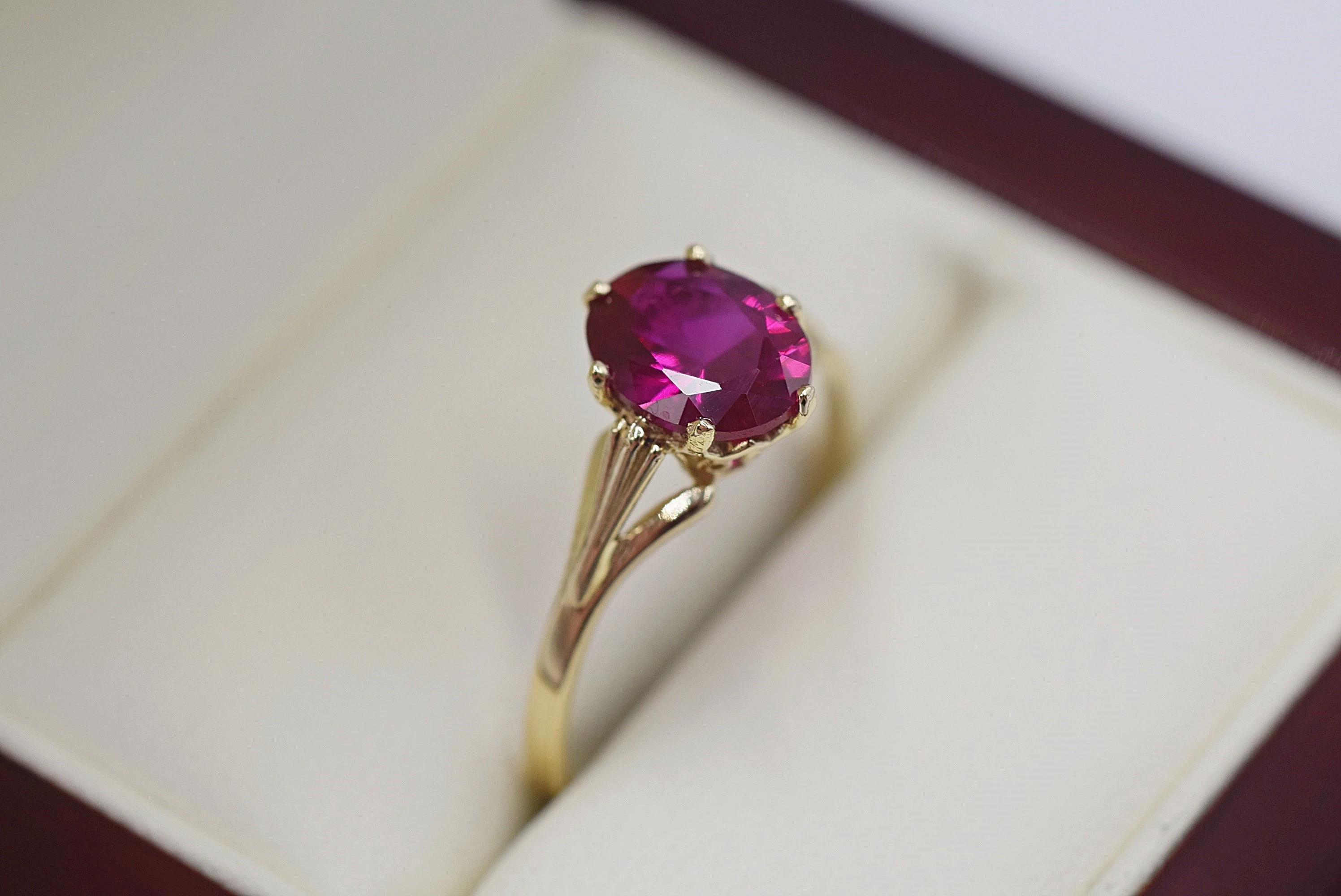 zloty-pierscionek-z-rubinem-syntetycznym-585-14k-rodzaj-wyrob-jubilerski