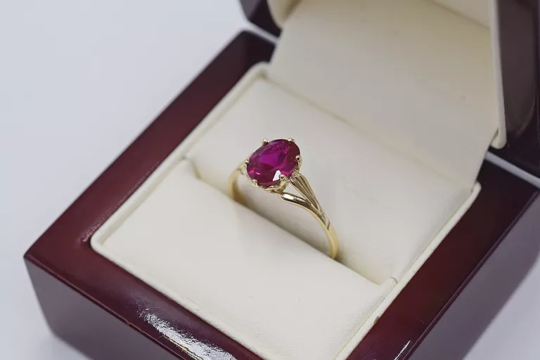 zloty-pierscionek-z-rubinem-syntetycznym-585-14k-stan-uzywany