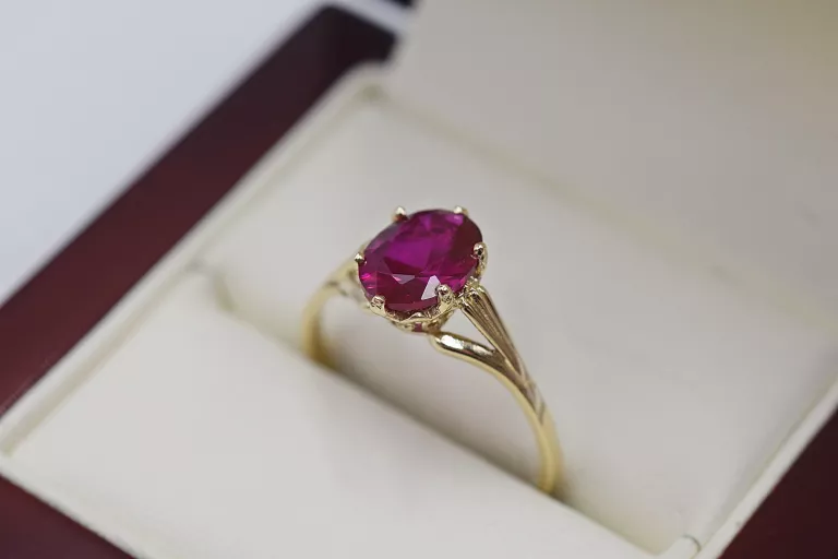 zloty-pierscionek-z-rubinem-syntetycznym-585-14k-material-zloto