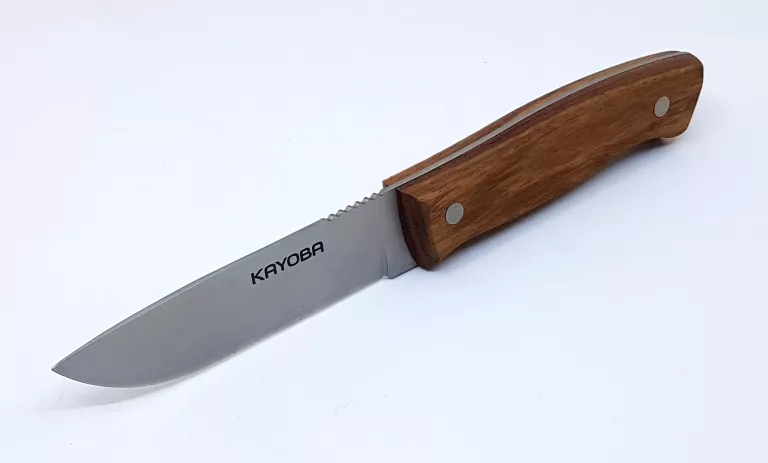 noz-kayoba-pokrowiec-skorzany-ostrze-czesciowo-zabkowane