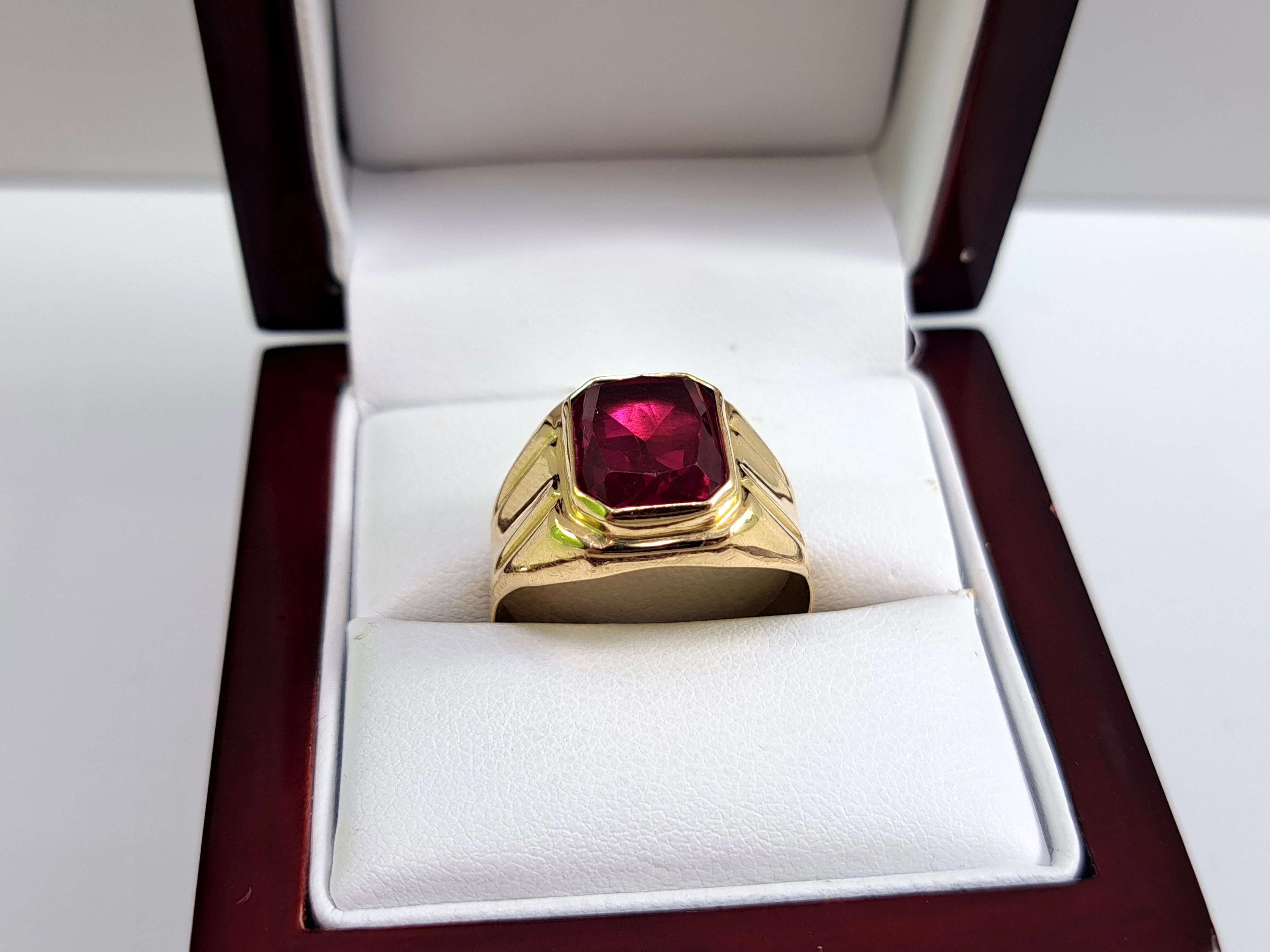 zloty-sygnet-z-syntetycznym-rubinem-585-r27-597g-material-zloto