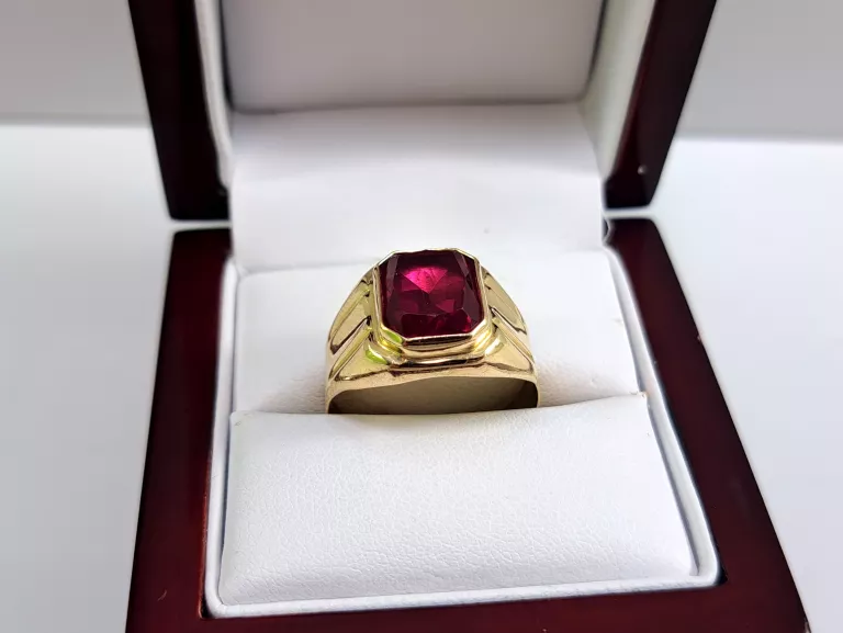 zloty-sygnet-z-syntetycznym-rubinem-585-r27-597g-material-zloto