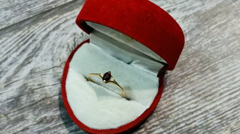 zloty-pierscionek-127-g-r17-583-cechy-brak