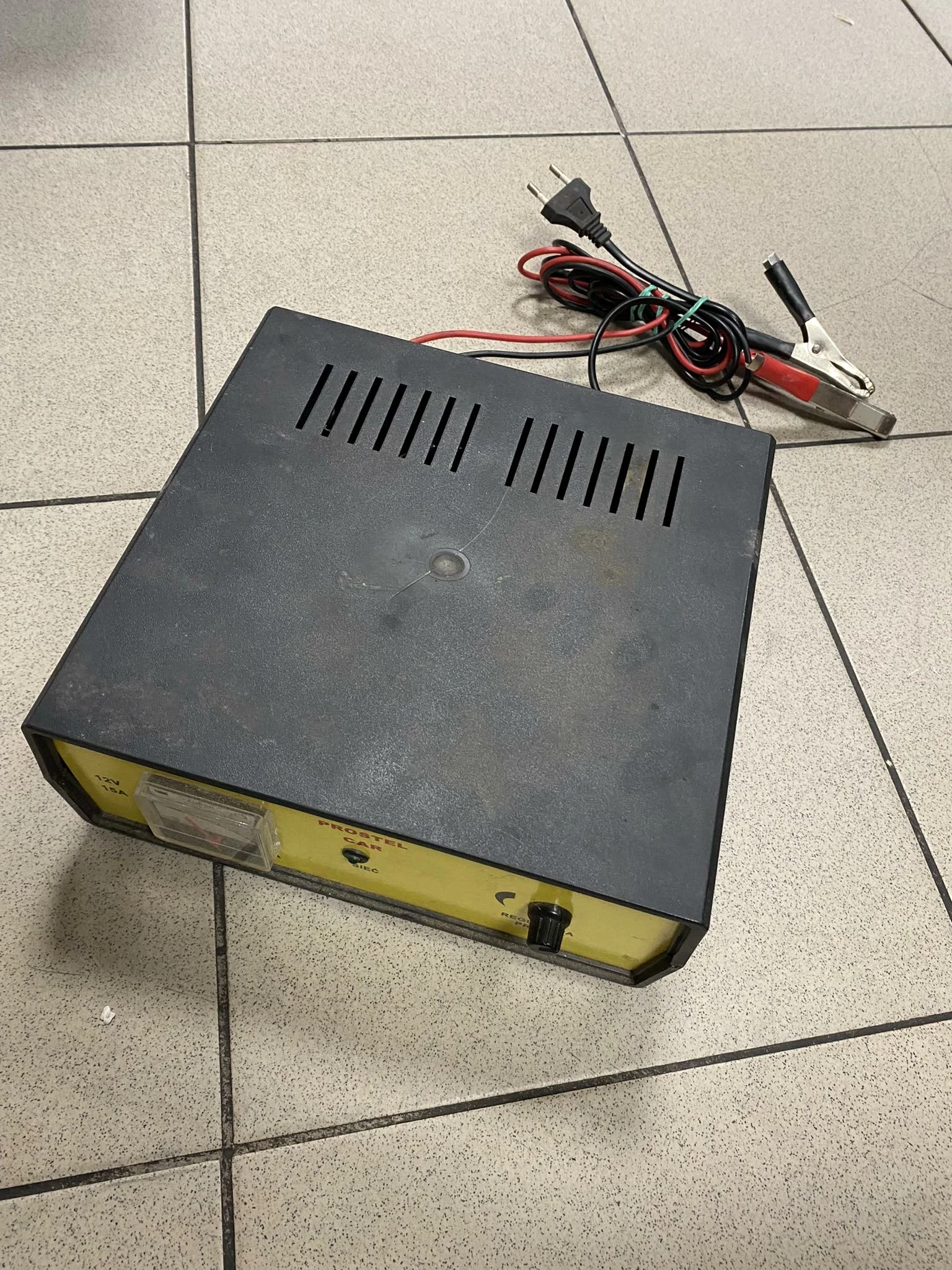 prostownik-prostel-car-12v-15a-stan-uzywany